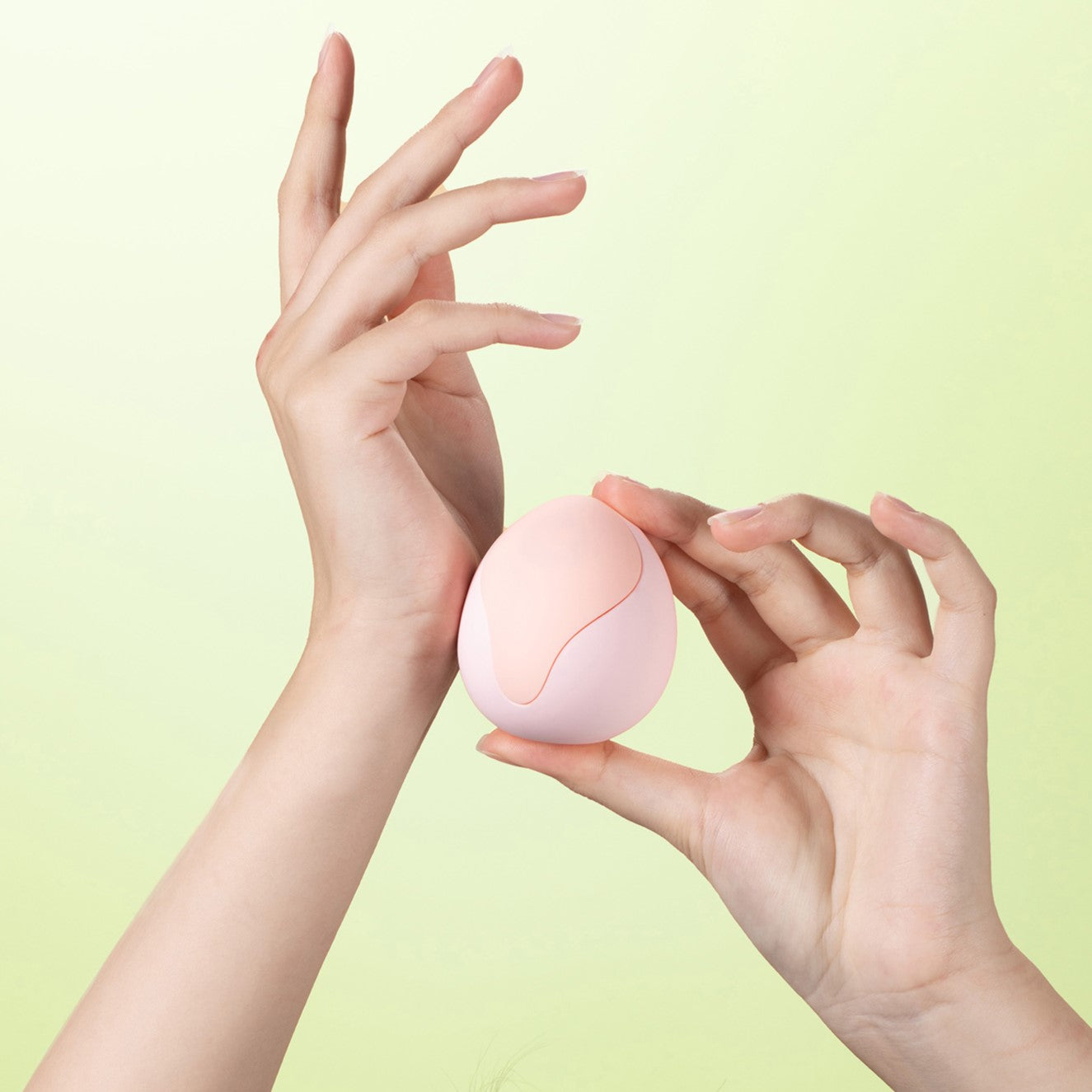 BeYourLover Peach Clit Sucking Vibrator-2